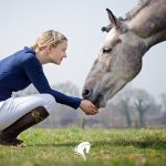 Trauerbewältigung: Wie Sie die Erinnerung an Ihr Pferd wahren
